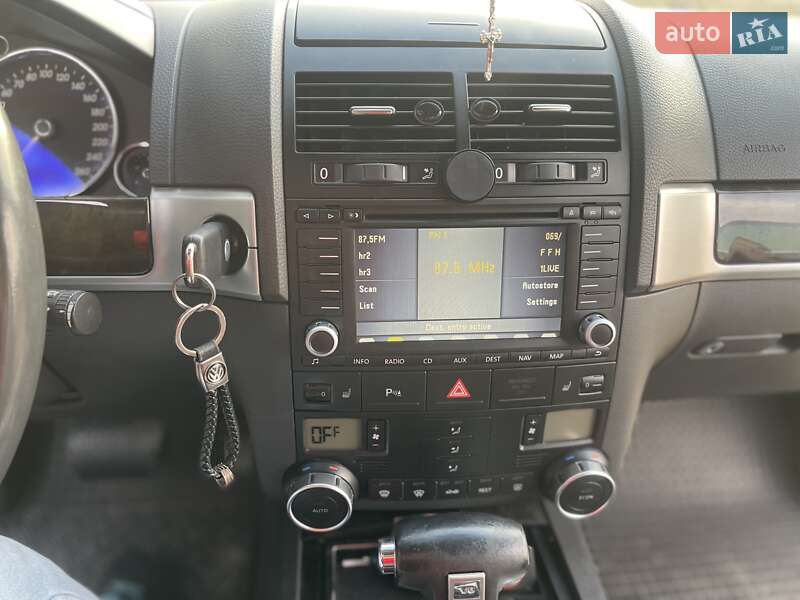 Внедорожник / Кроссовер Volkswagen Touareg 2006 в Новояворовске