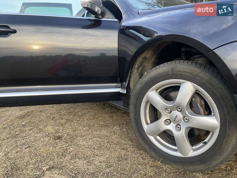 Внедорожник / Кроссовер Volkswagen Touareg 2006 в Новояворовске