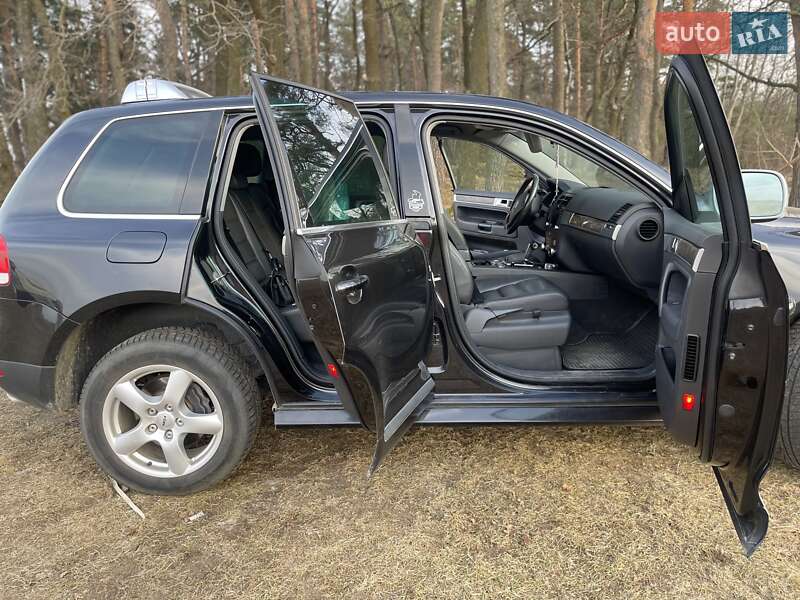 Внедорожник / Кроссовер Volkswagen Touareg 2006 в Новояворовске