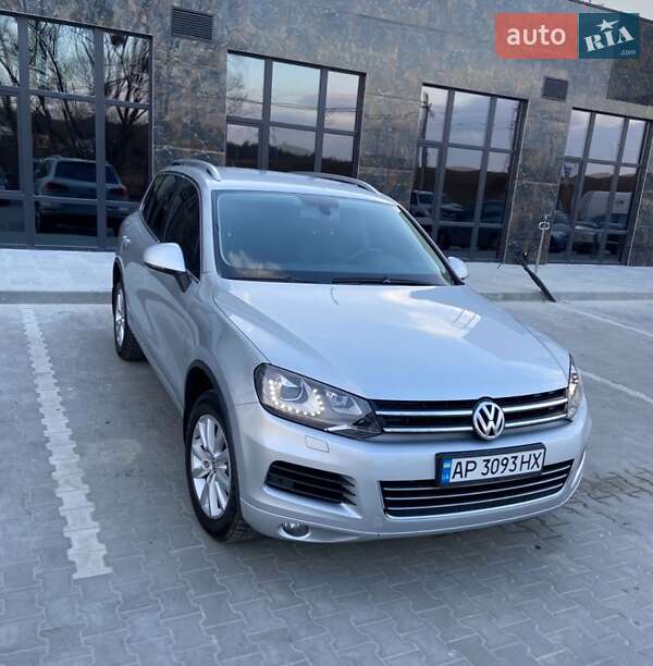 Позашляховик / Кросовер Volkswagen Touareg 2012 в 