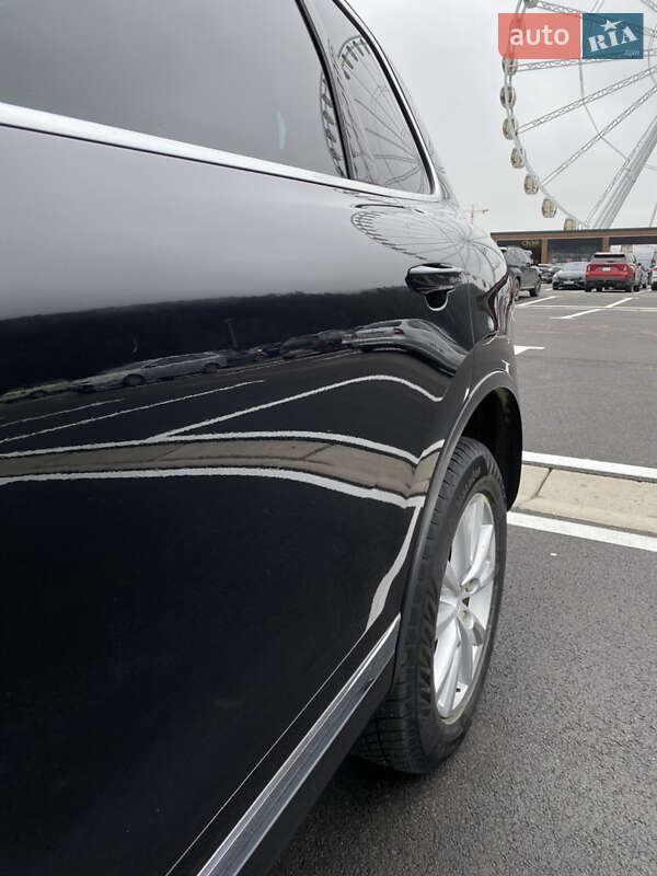 Внедорожник / Кроссовер Volkswagen Touareg 2011 в Ивано-Франковске