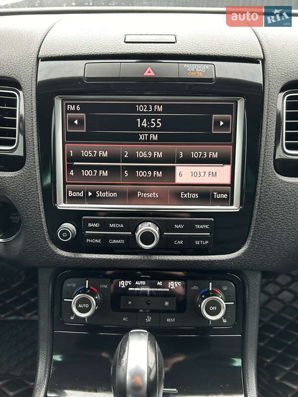 Внедорожник / Кроссовер Volkswagen Touareg 2013 в Полтаве