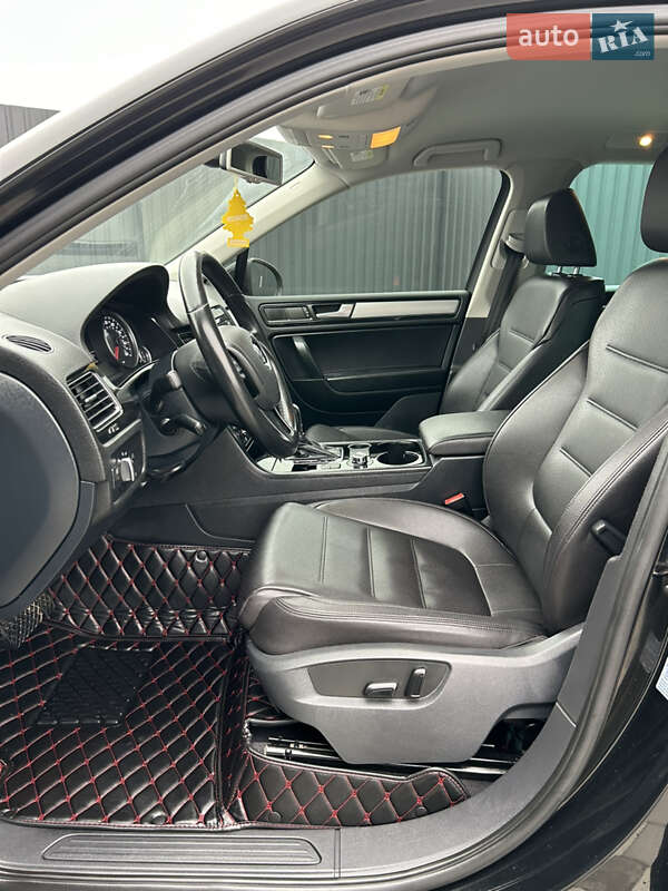 Внедорожник / Кроссовер Volkswagen Touareg 2013 в Полтаве