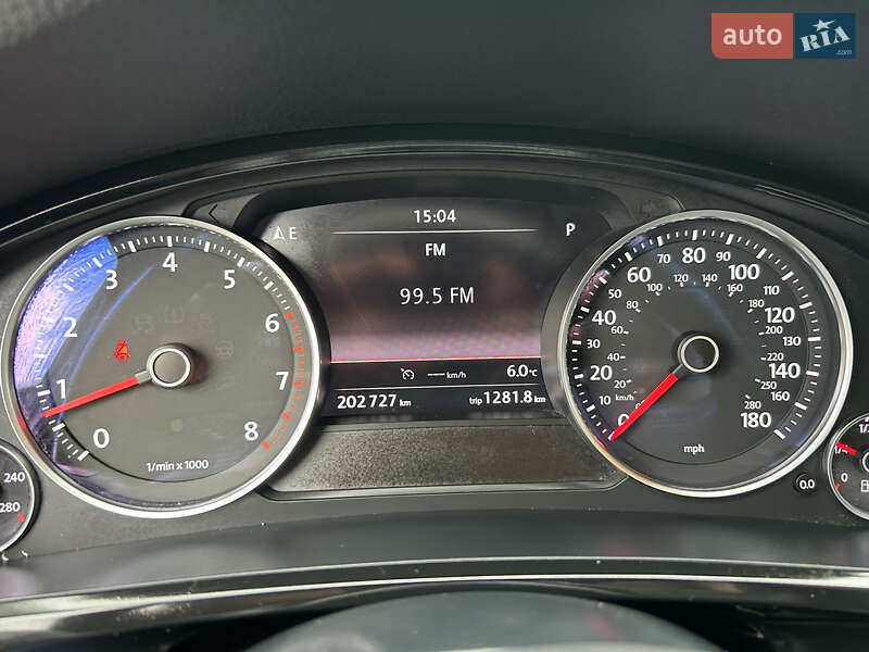 Внедорожник / Кроссовер Volkswagen Touareg 2013 в Полтаве