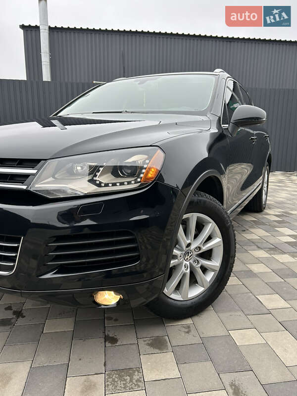 Внедорожник / Кроссовер Volkswagen Touareg 2013 в Полтаве