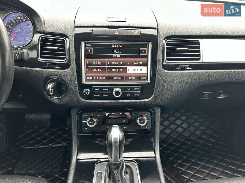 Внедорожник / Кроссовер Volkswagen Touareg 2013 в Полтаве