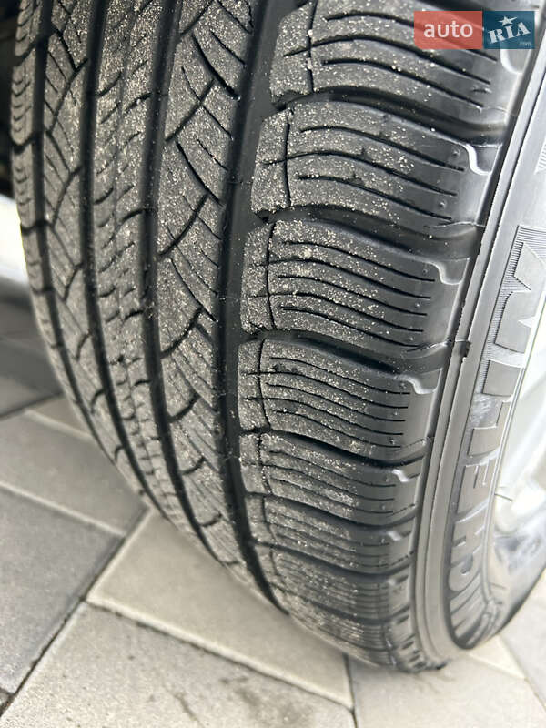 Внедорожник / Кроссовер Volkswagen Touareg 2013 в Полтаве