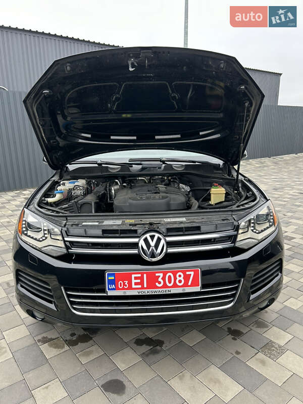 Внедорожник / Кроссовер Volkswagen Touareg 2013 в Полтаве