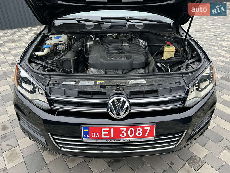 Внедорожник / Кроссовер Volkswagen Touareg 2013 в Полтаве