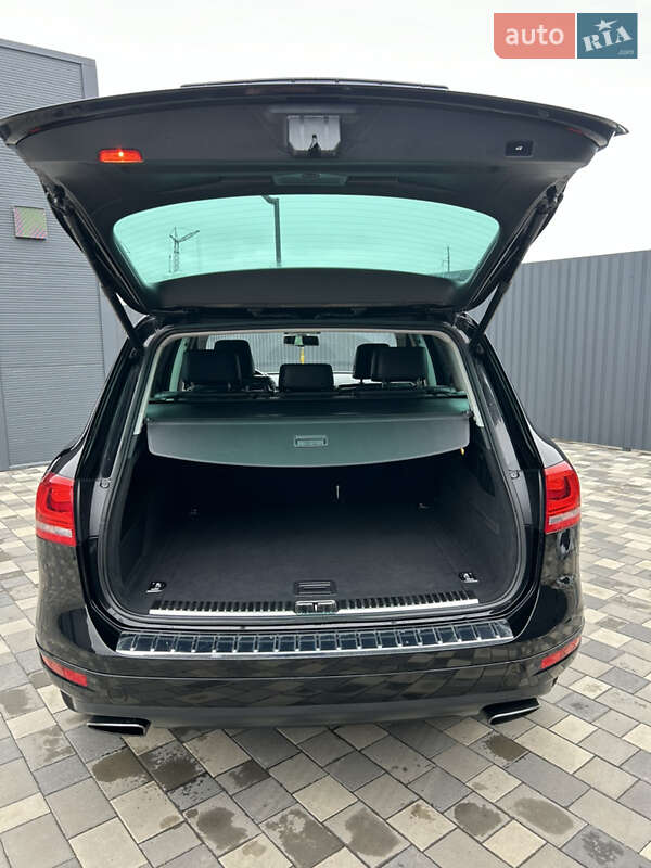 Внедорожник / Кроссовер Volkswagen Touareg 2013 в Полтаве