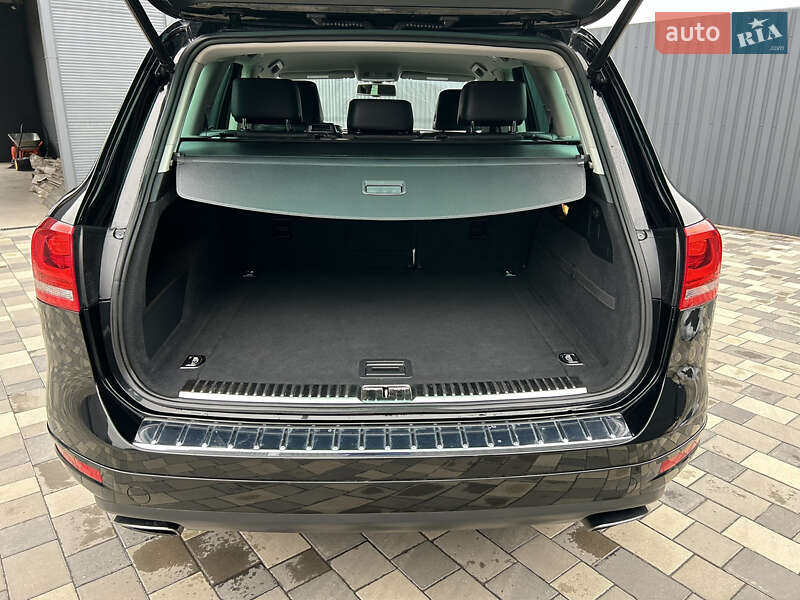 Внедорожник / Кроссовер Volkswagen Touareg 2013 в Полтаве