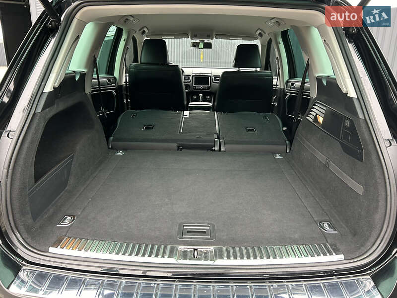Внедорожник / Кроссовер Volkswagen Touareg 2013 в Полтаве