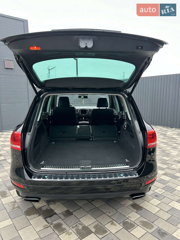 Внедорожник / Кроссовер Volkswagen Touareg 2013 в Полтаве