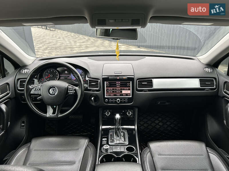 Внедорожник / Кроссовер Volkswagen Touareg 2013 в Полтаве