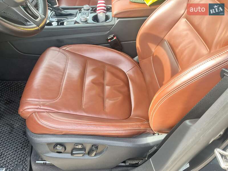 Позашляховик / Кросовер Volkswagen Touareg 2015 в Запоріжжі