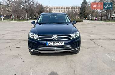 Позашляховик / Кросовер Volkswagen Touareg 2015 в Запоріжжі