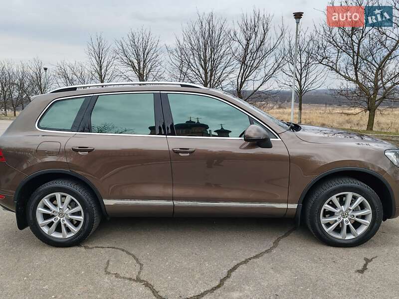 Внедорожник / Кроссовер Volkswagen Touareg 2013 в Харькове