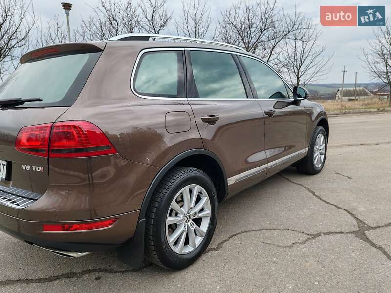 Внедорожник / Кроссовер Volkswagen Touareg 2013 в Харькове
