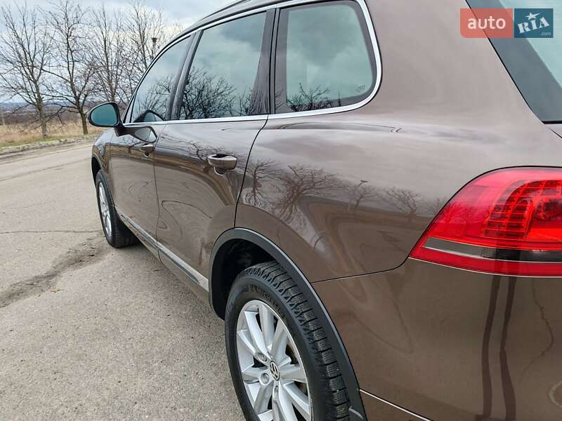 Внедорожник / Кроссовер Volkswagen Touareg 2013 в Харькове