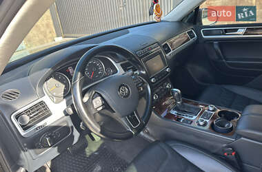 Позашляховик / Кросовер Volkswagen Touareg 2014 в 