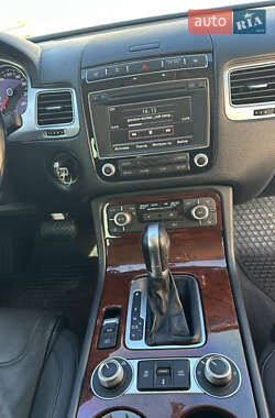 Позашляховик / Кросовер Volkswagen Touareg 2014 в 