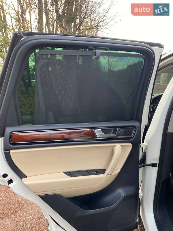 Позашляховик / Кросовер Volkswagen Touareg 2011 в Василькові