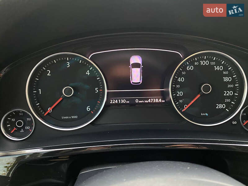 Позашляховик / Кросовер Volkswagen Touareg 2011 в Василькові