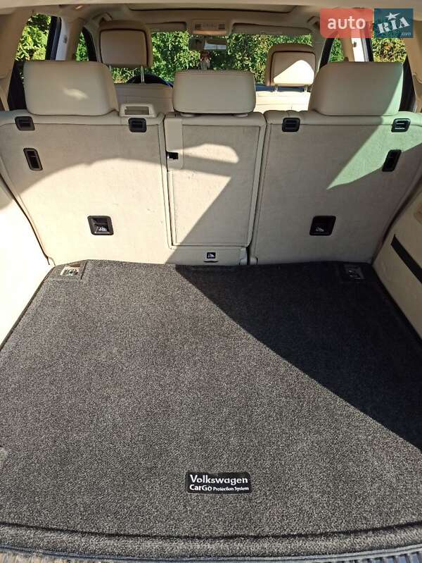 Позашляховик / Кросовер Volkswagen Touareg 2014 в Львові