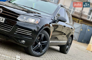 Позашляховик / Кросовер Volkswagen Touareg 2011 в 