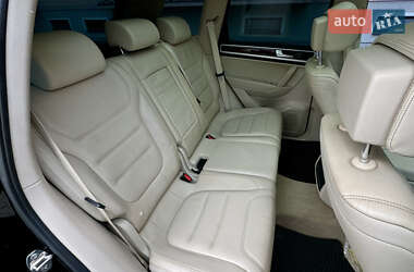 Позашляховик / Кросовер Volkswagen Touareg 2011 в 
