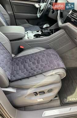 Позашляховик / Кросовер Volkswagen Touareg 2022 в 