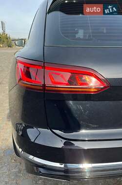 Позашляховик / Кросовер Volkswagen Touareg 2022 в 