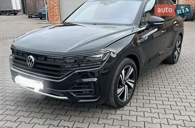 Позашляховик / Кросовер Volkswagen Touareg 2020 в Чернівцях