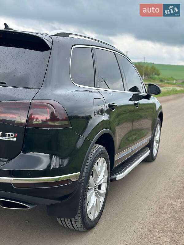 Позашляховик / Кросовер Volkswagen Touareg 2014 в Одесі