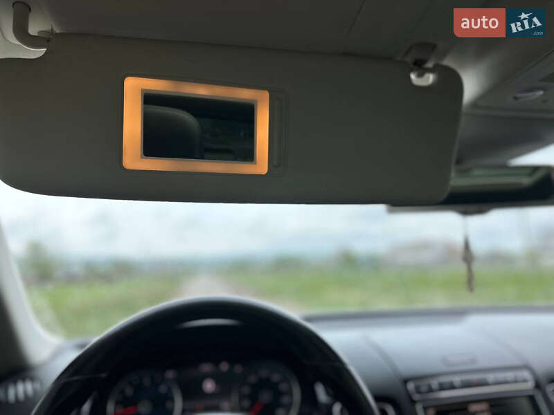 Позашляховик / Кросовер Volkswagen Touareg 2014 в Одесі