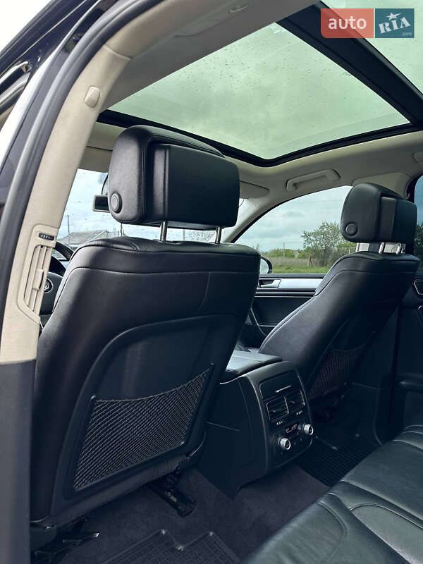 Позашляховик / Кросовер Volkswagen Touareg 2014 в Одесі