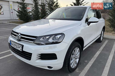 Позашляховик / Кросовер Volkswagen Touareg 2014 в 