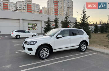 Позашляховик / Кросовер Volkswagen Touareg 2014 в 