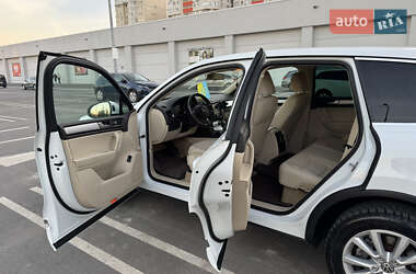Позашляховик / Кросовер Volkswagen Touareg 2014 в 