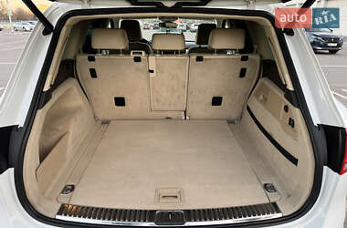 Позашляховик / Кросовер Volkswagen Touareg 2014 в 