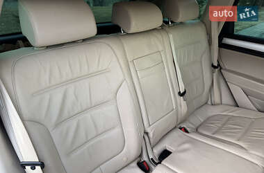 Позашляховик / Кросовер Volkswagen Touareg 2014 в 