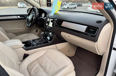 Позашляховик / Кросовер Volkswagen Touareg 2014 в 