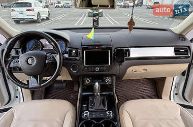 Позашляховик / Кросовер Volkswagen Touareg 2014 в 