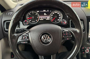 Позашляховик / Кросовер Volkswagen Touareg 2014 в 