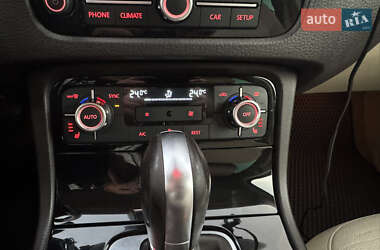 Позашляховик / Кросовер Volkswagen Touareg 2014 в 