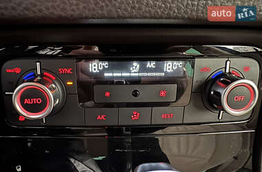 Позашляховик / Кросовер Volkswagen Touareg 2014 в 