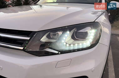 Позашляховик / Кросовер Volkswagen Touareg 2014 в 