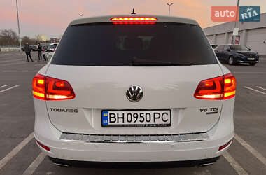 Позашляховик / Кросовер Volkswagen Touareg 2014 в 