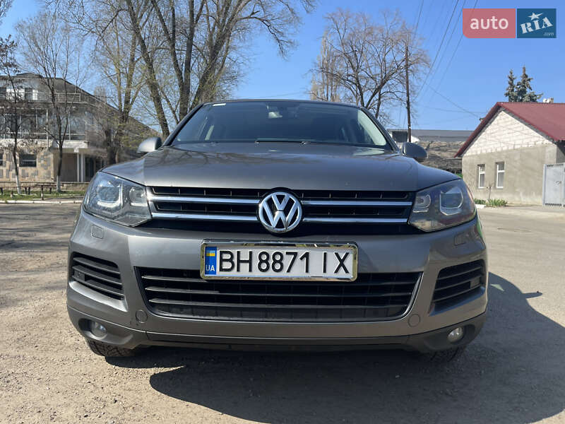 Внедорожник / Кроссовер Volkswagen Touareg 2013 в Рени