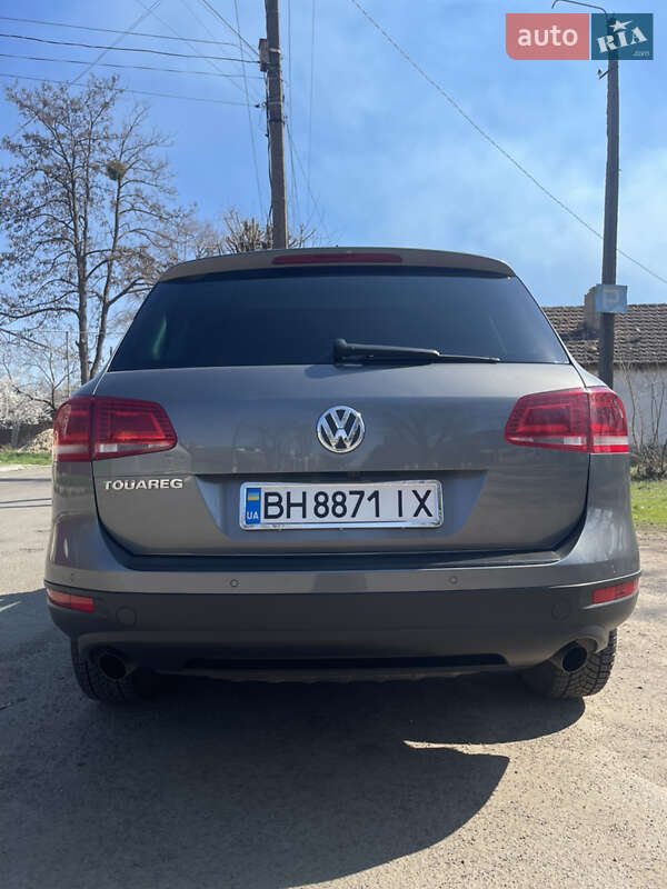Внедорожник / Кроссовер Volkswagen Touareg 2013 в Рени